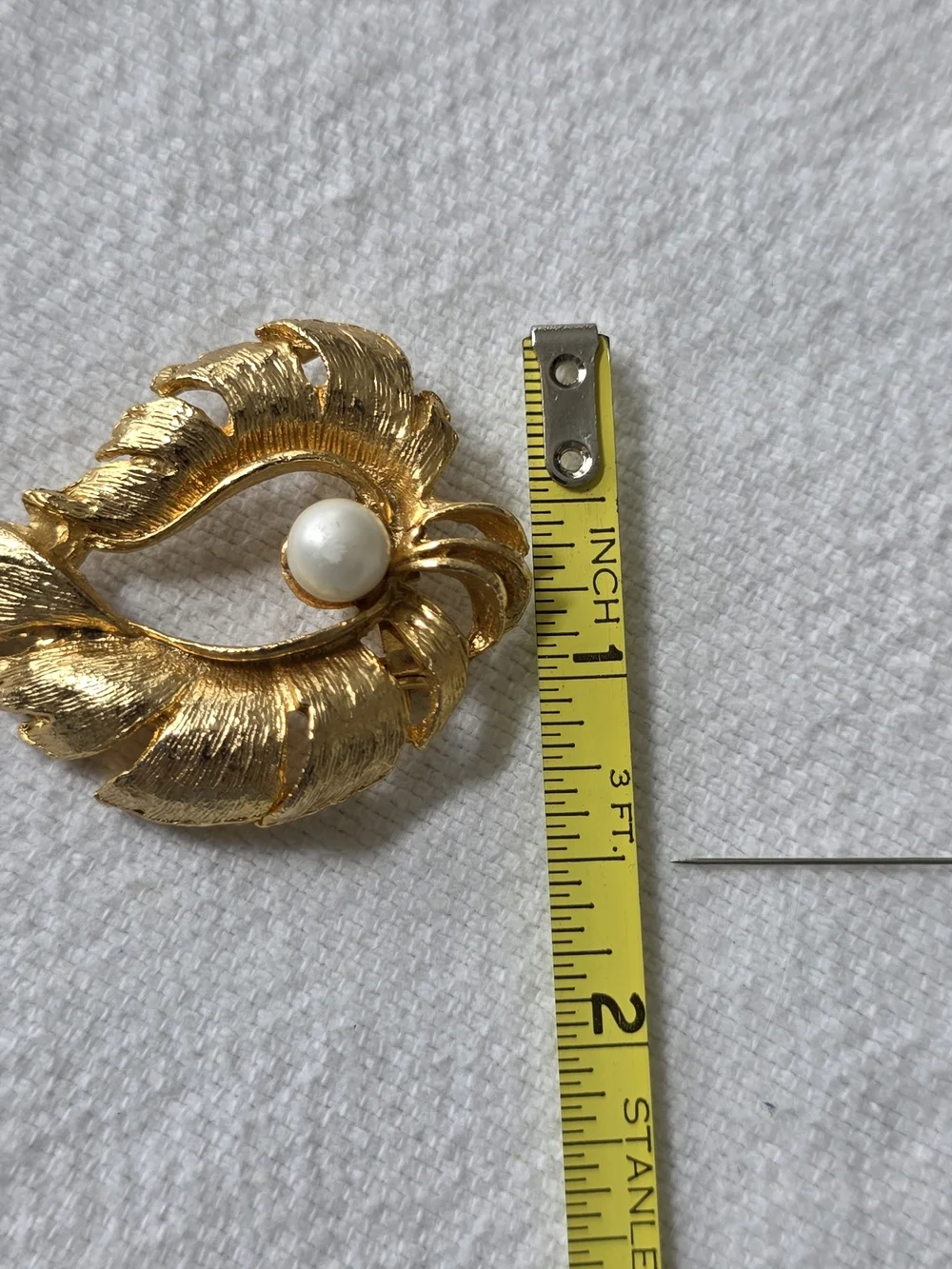 Jacqueline Ferrar Brooch Gold Tone Leaf Pearl Accent 2in